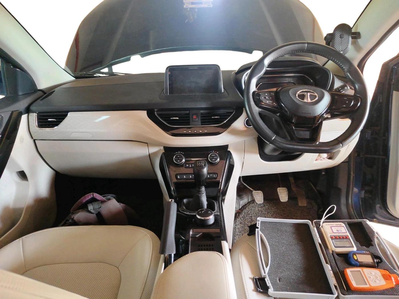 2023 Tata NEXON XZ PLUS LUXURY SUNROOF PETROL, Petrol, Manual, 29,547 km, interior