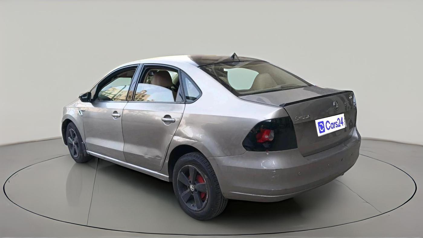 2015 Skoda Rapid AMBITION 1.5 TDI AT, Diesel, Automatic, 1,36,185 km, exterior