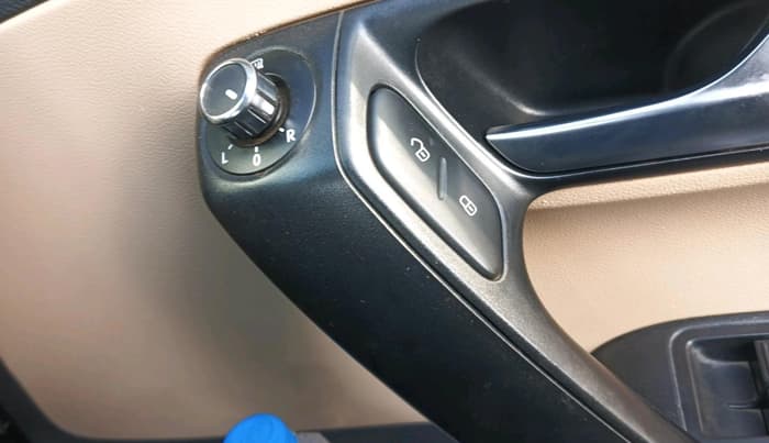 2016 Volkswagen Polo HIGHLINE1.2L, Petrol, Manual, 31,983 km, interior