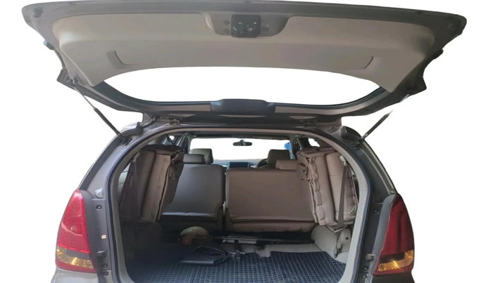 2011 Toyota Innova V 2.5 8 STR, Diesel, Manual, 1,72,180 km, exterior