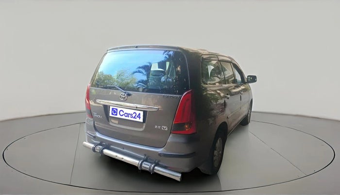 2011 Toyota Innova V 2.5 8 STR, Diesel, Manual, 1,72,180 km, exterior