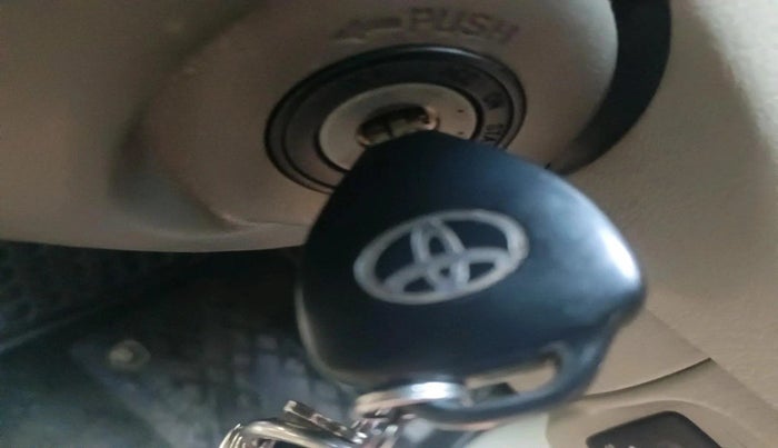 2011 Toyota Innova V 2.5 8 STR, Diesel, Manual, 1,72,180 km, interior