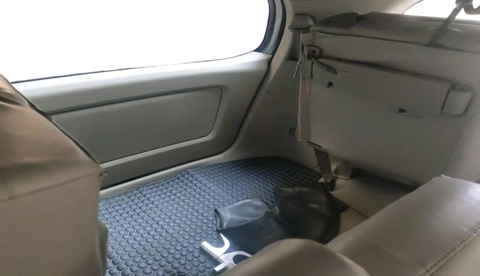 2011 Toyota Innova V 2.5 8 STR, Diesel, Manual, 1,72,180 km, interior