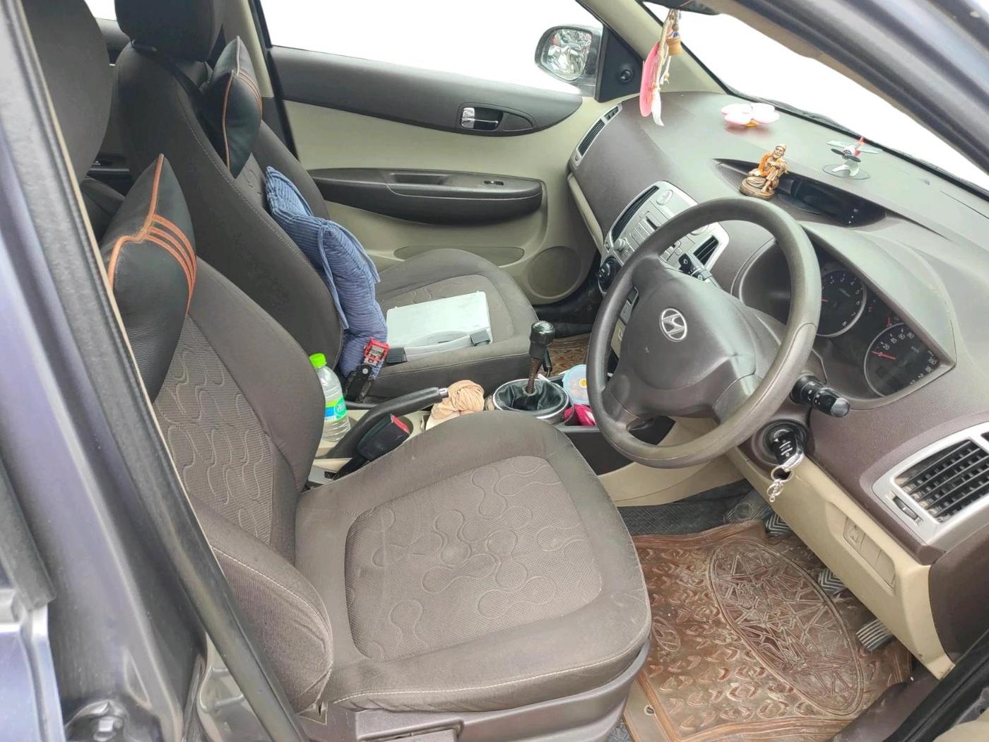 2011 Hyundai i20 MAGNA (O) 1.2, Petrol, Manual, 1,14,184 km, interior
