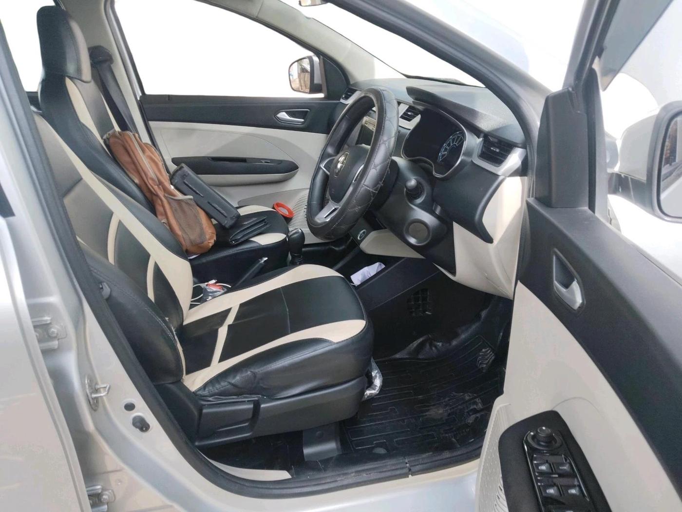 2020 Renault TRIBER RXZ AMT, Petrol, Automatic, 55,401 km, interior