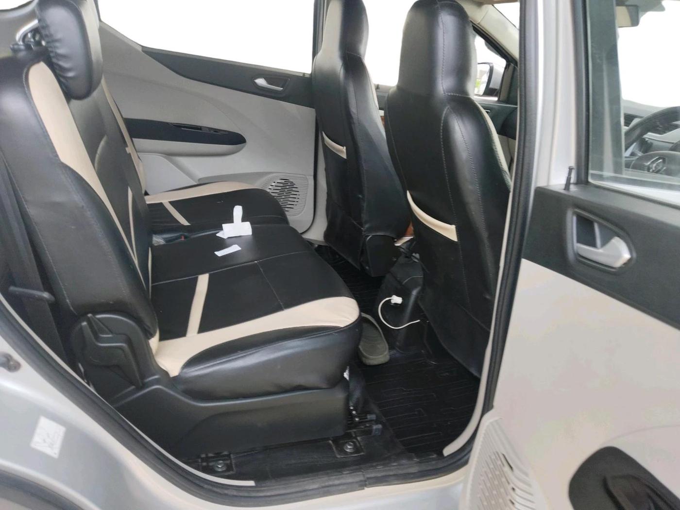 2020 Renault TRIBER RXZ AMT, Petrol, Automatic, 55,401 km, interior