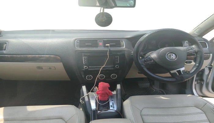 2014 Volkswagen Jetta HIGHLINE TDI AT, Diesel, Automatic, 1,67,517 km, interior