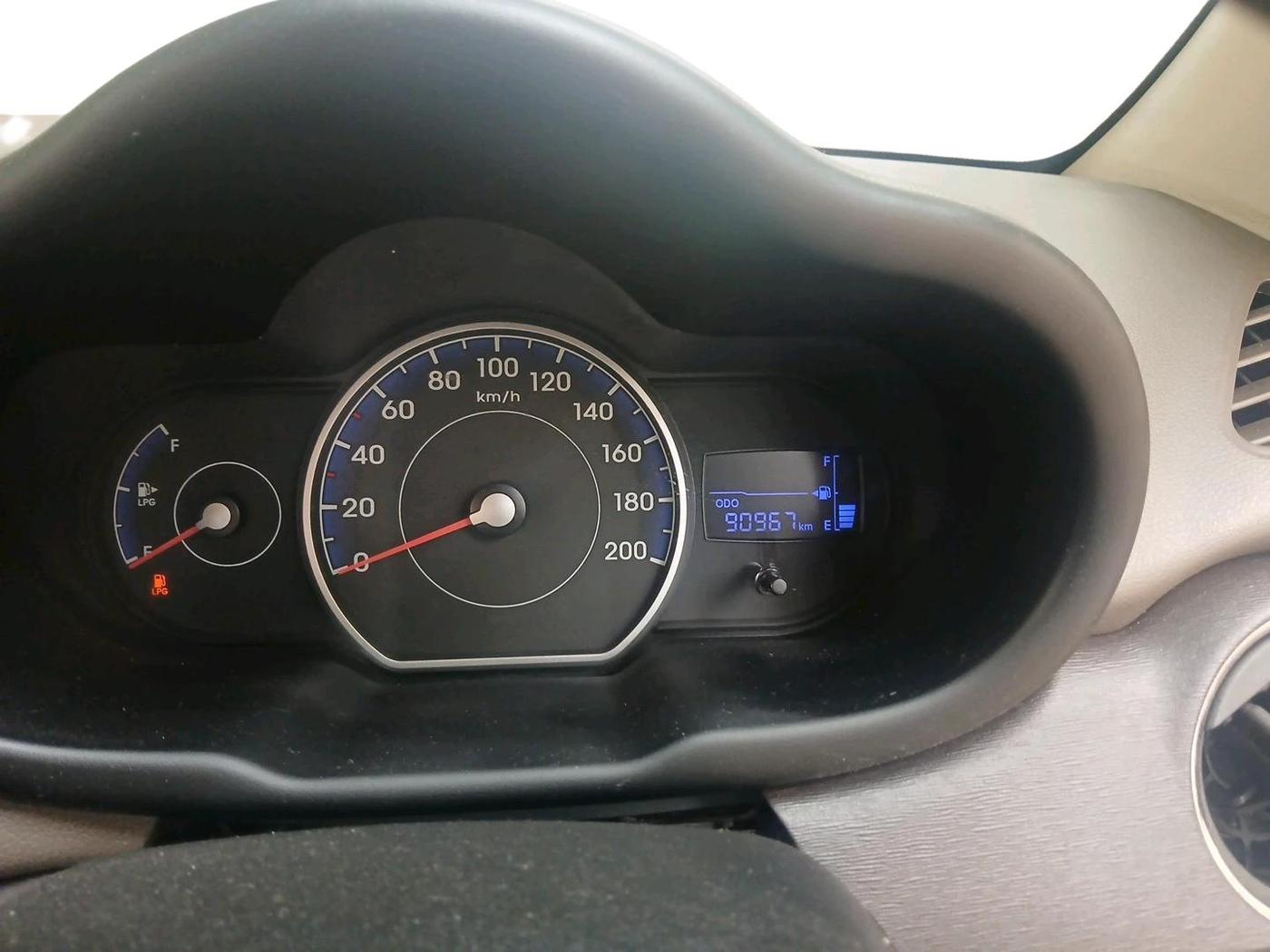 2013 Hyundai i10 MAGNA 1.1, Petrol, Manual, 90,967 km, interior