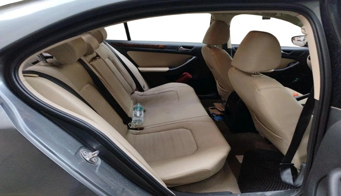 2011 Volkswagen Jetta HIGHLINE TDI AT, Diesel, Automatic, 1,42,486 km, interior