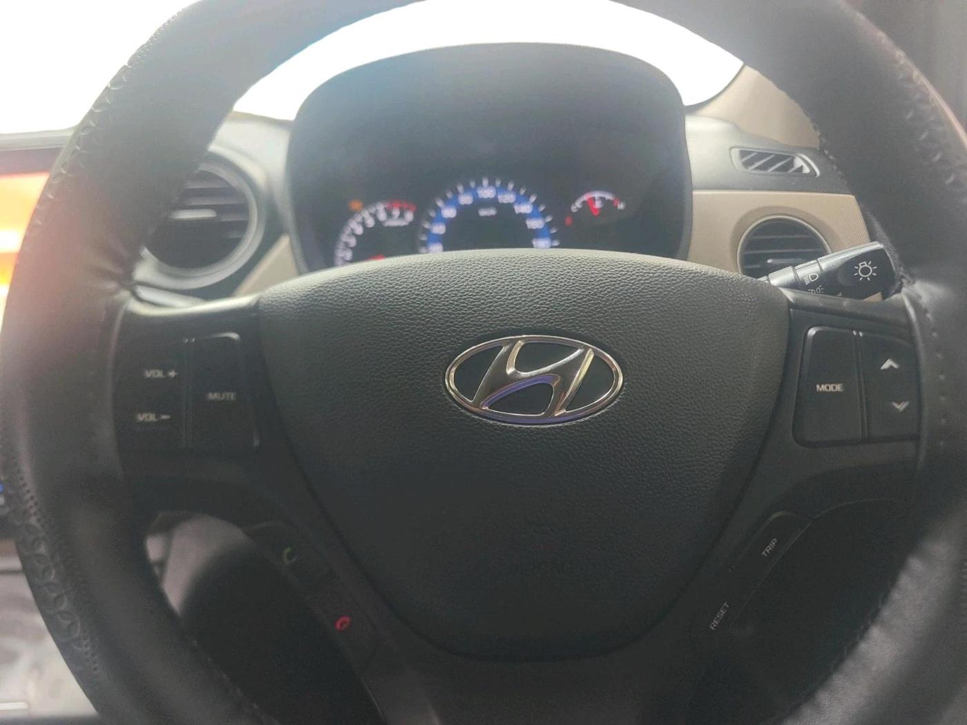 2014 Hyundai Xcent SX 1.2 (O), Petrol, Manual, 49,175 km, interior