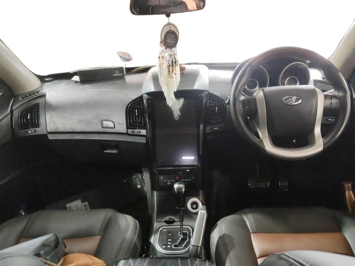 2017 Mahindra XUV500 W10 AT, Diesel, Automatic, 1,19,235 km, interior
