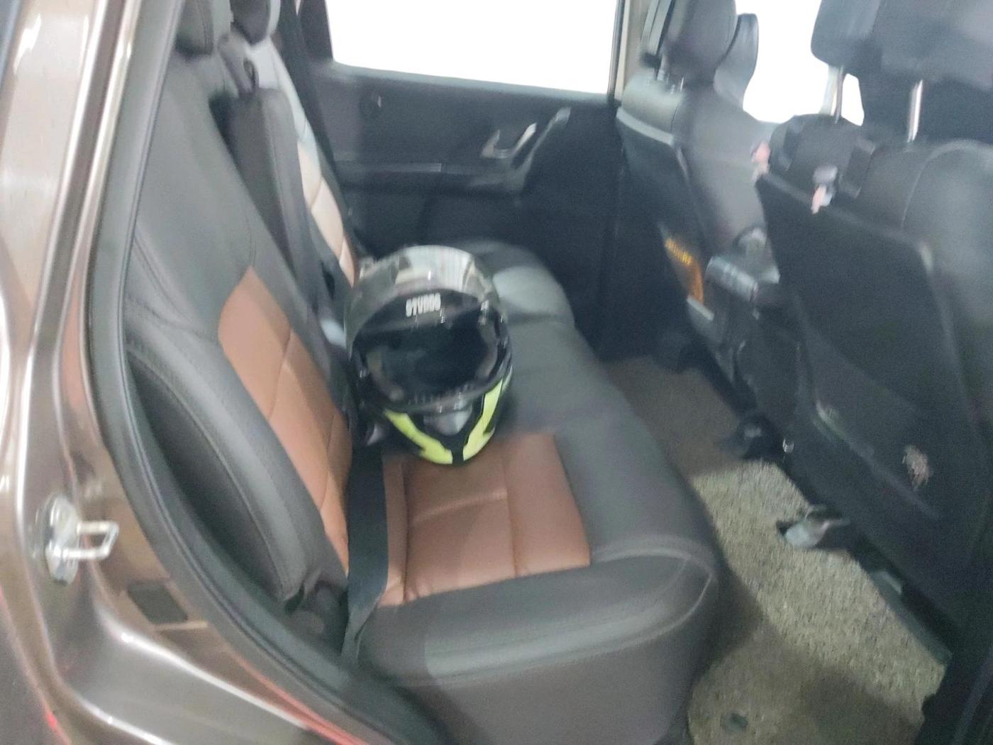 2017 Mahindra XUV500 W10 AT, Diesel, Automatic, 1,19,235 km, interior