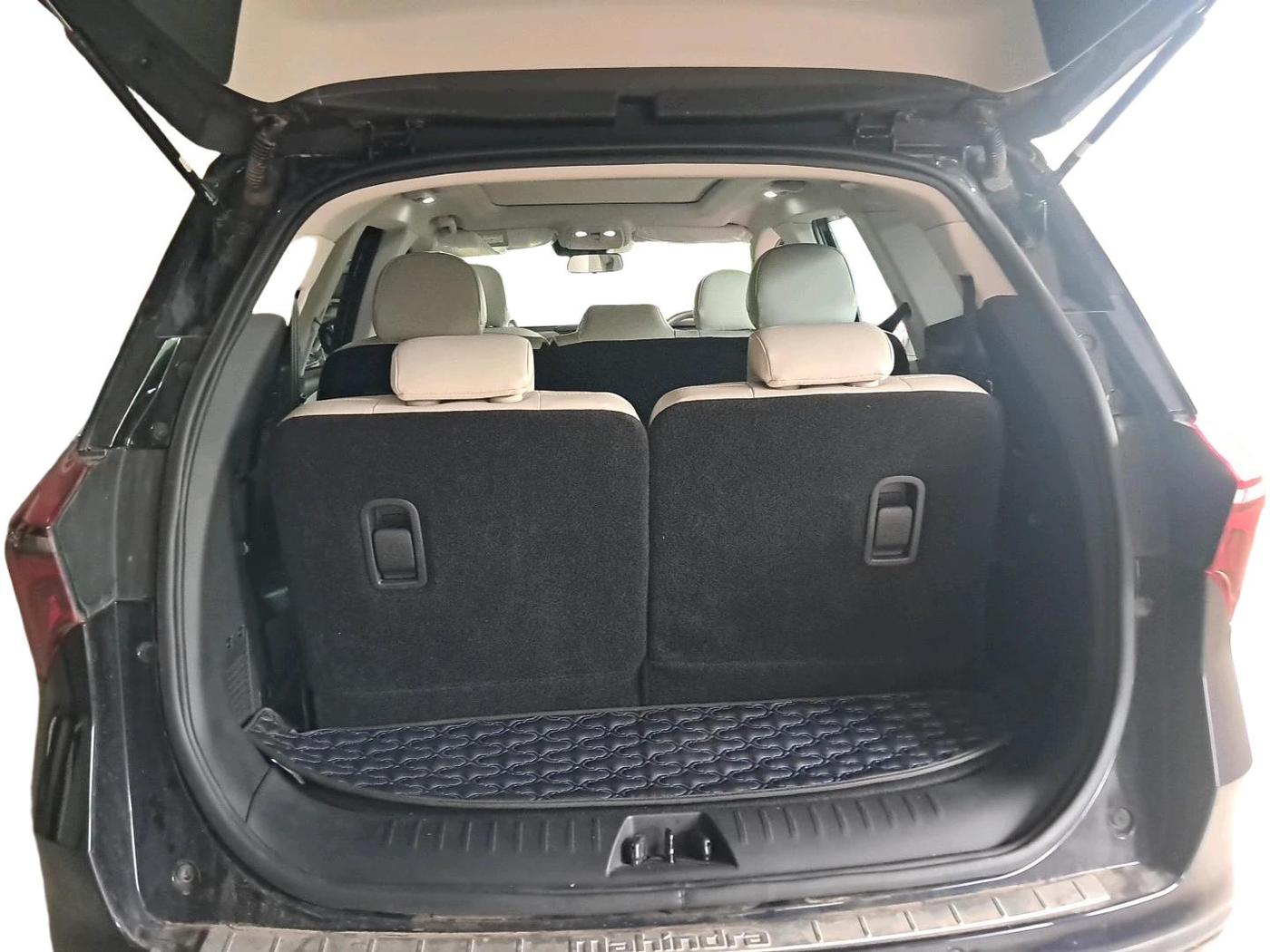 2025 Mahindra XUV700 AX 7 P AT 7 STR, Petrol, Automatic, 6,167 km, exterior