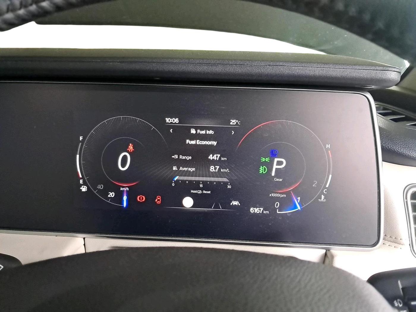 2025 Mahindra XUV700 AX 7 P AT 7 STR, Petrol, Automatic, 6,167 km, interior