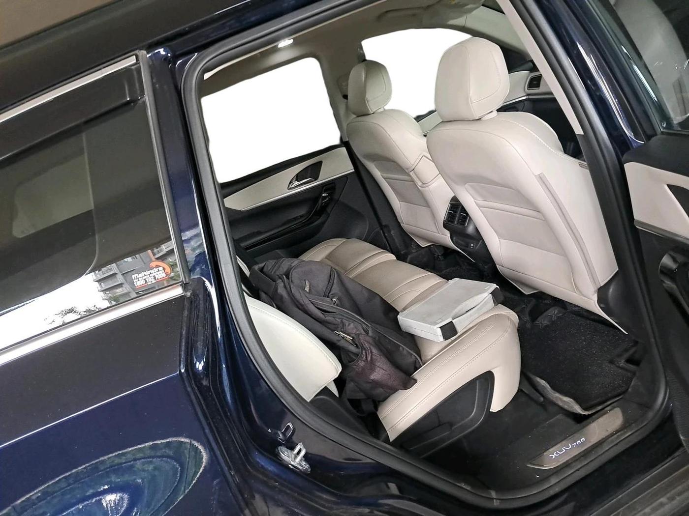 2025 Mahindra XUV700 AX 7 P AT 7 STR, Petrol, Automatic, 6,167 km, interior