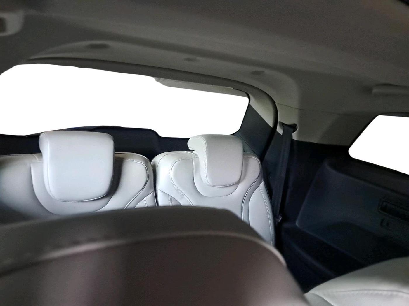 2025 Mahindra XUV700 AX 7 P AT 7 STR, Petrol, Automatic, 6,167 km, interior