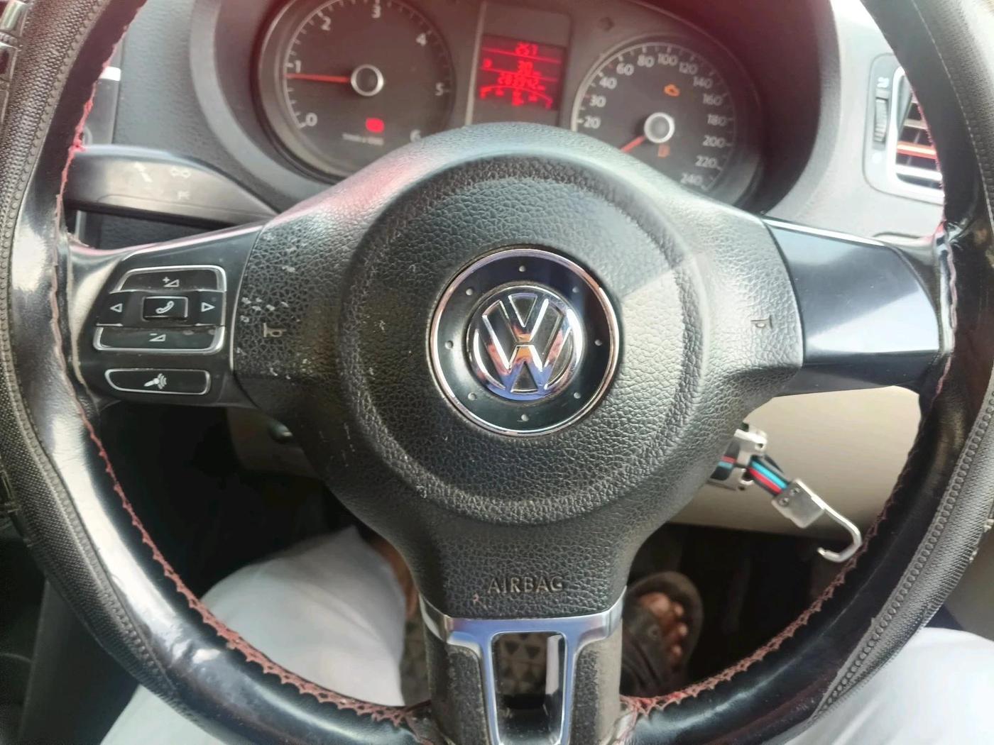 2013 Volkswagen Polo HIGHLINE DIESEL, Diesel, Manual, 2,83,942 km, interior