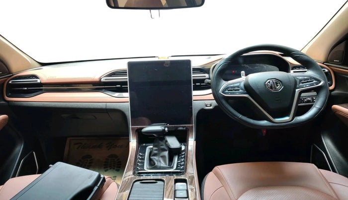 2024 MG HECTOR PLUS SHARP PRO 1.5 PETROL TURBO CVT 7 STR, Petrol, Automatic, 10,519 km, interior