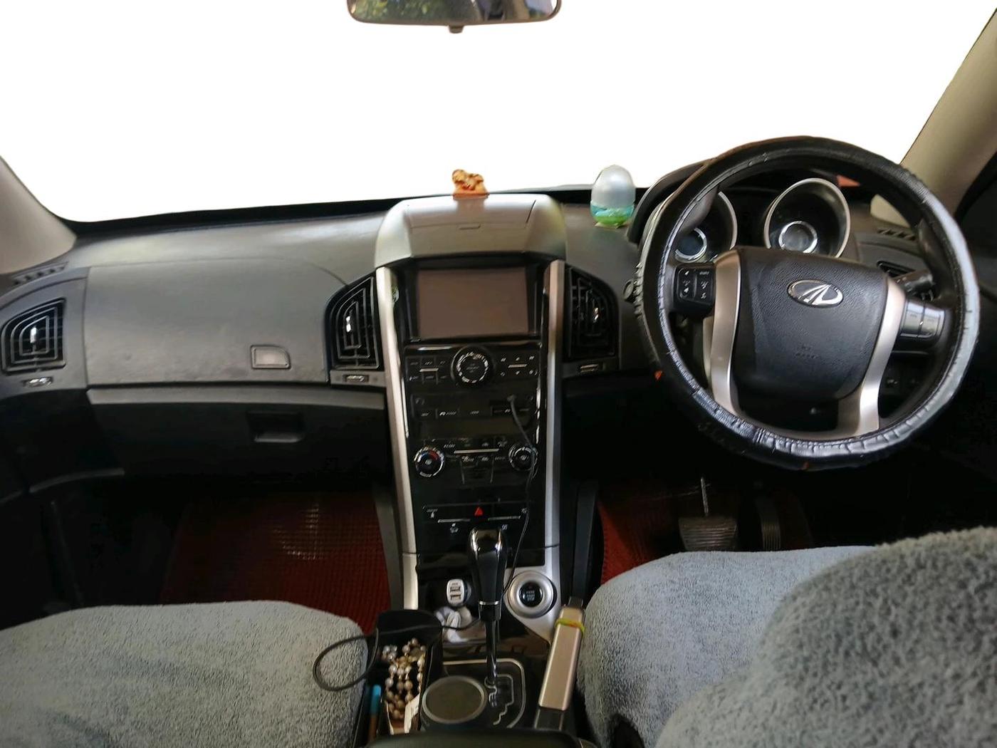 2018 Mahindra XUV500 W7 AT, Diesel, Automatic, 90,108 km, interior