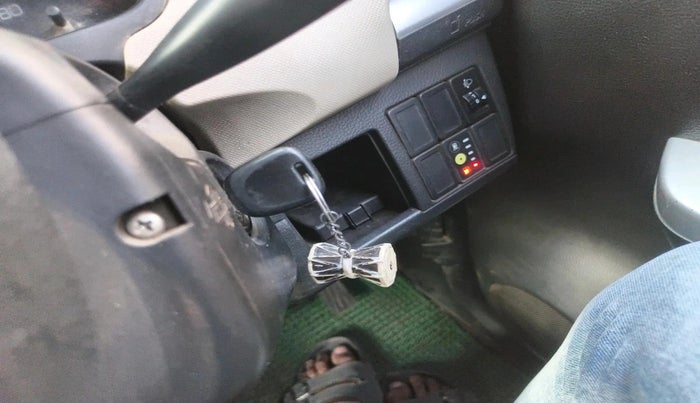 2017 Maruti Wagon R 1.0 LXI CNG, CNG, Manual, 71,350 km, interior