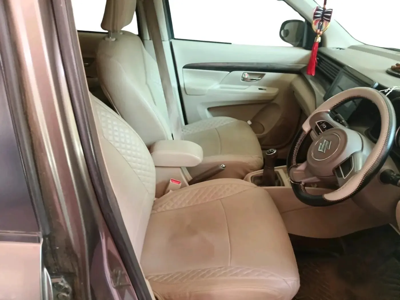 2023 Maruti Ertiga ZXI (O) CNG, CNG, Manual, 1,07,115 km, interior