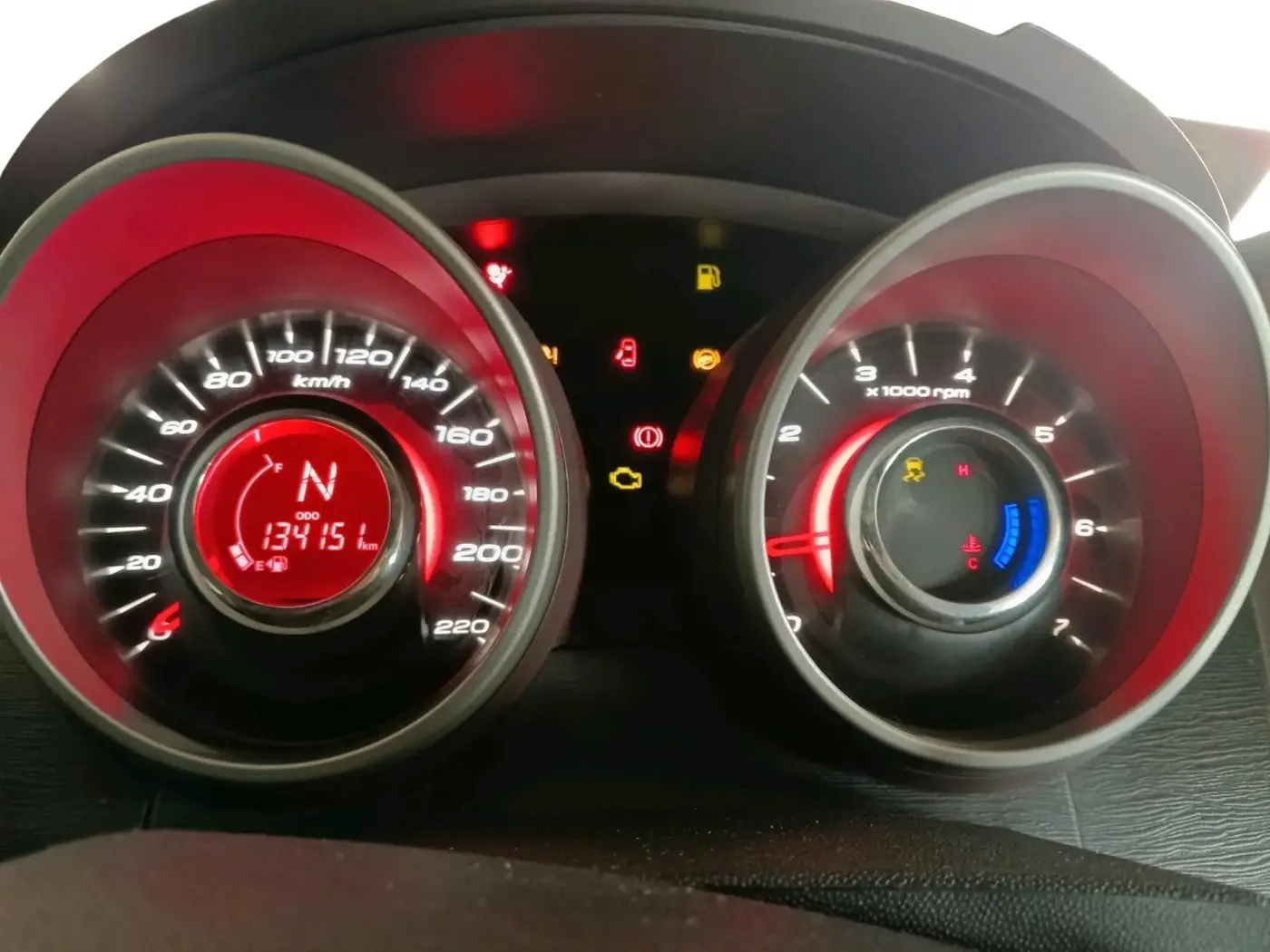 2014 Mahindra XUV500 W8, Diesel, Manual, 1,34,151 km, interior