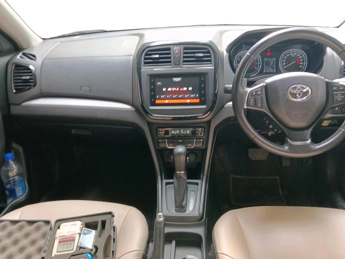 2022 Toyota URBAN CRUISER PREMIUM GRADE AT, Petrol, Automatic, 1,01,248 km, interior