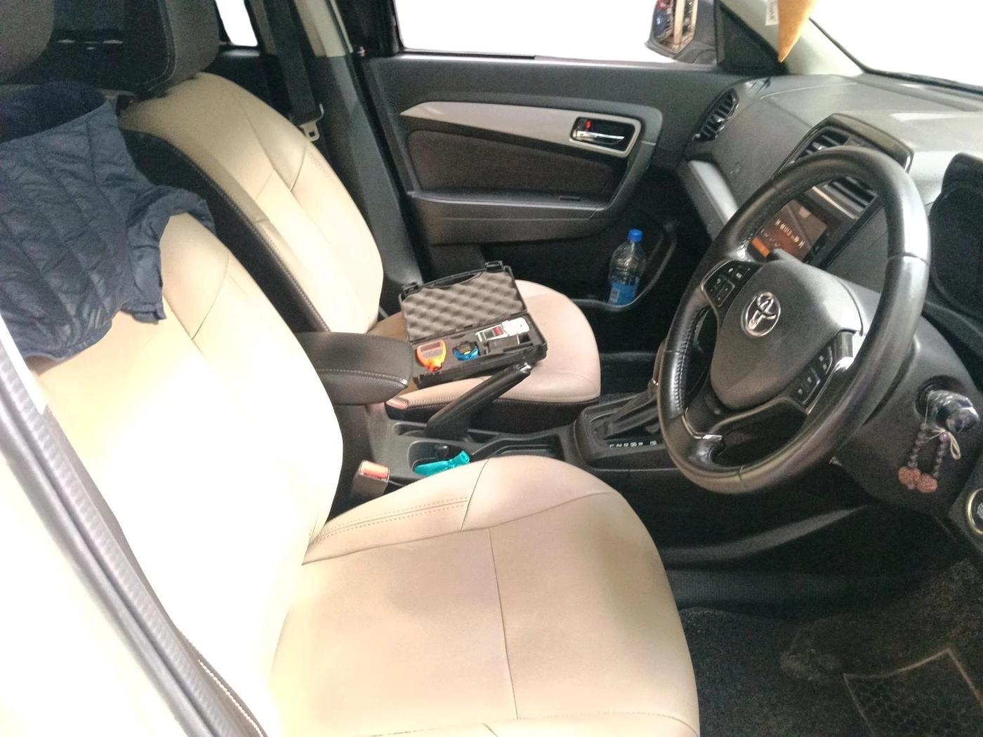 2022 Toyota URBAN CRUISER PREMIUM GRADE AT, Petrol, Automatic, 1,01,248 km, interior