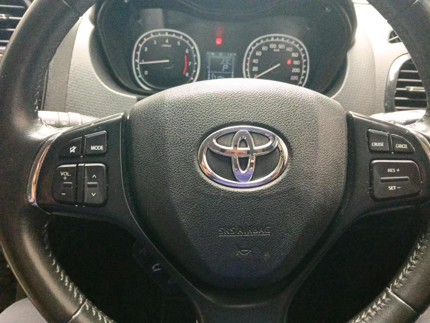 2022 Toyota URBAN CRUISER PREMIUM GRADE AT, Petrol, Automatic, 1,01,248 km, interior