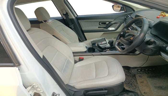 2024 Tata Safari PURE PLUS S, Diesel, Manual, 44,810 km, interior