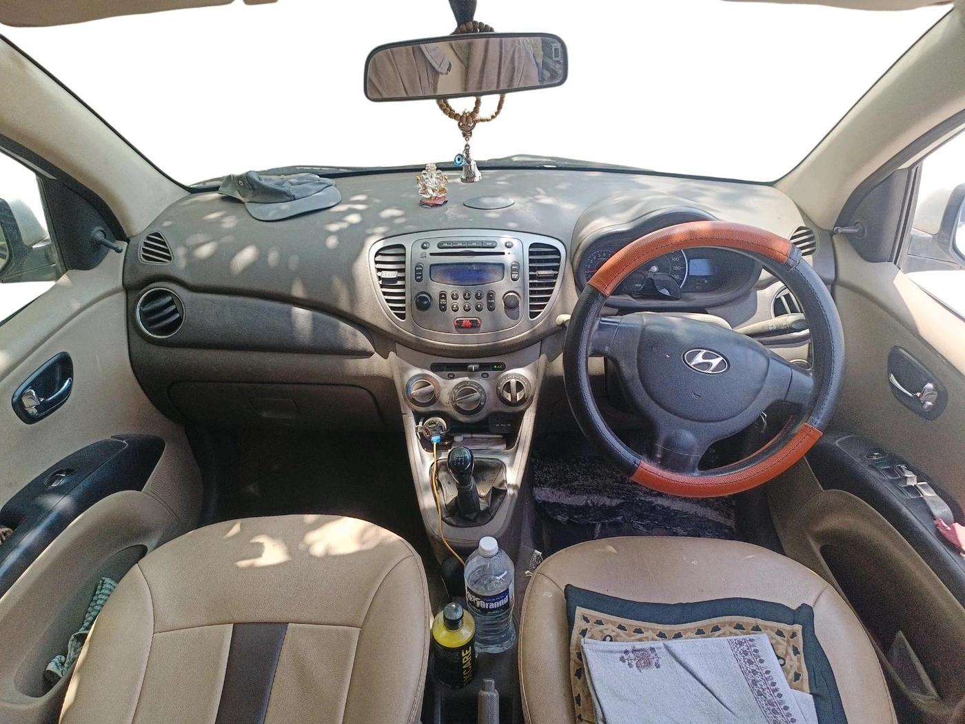 2013 Hyundai i10 SPORTZ 1.1, CNG, Manual, 1,54,397 km, interior