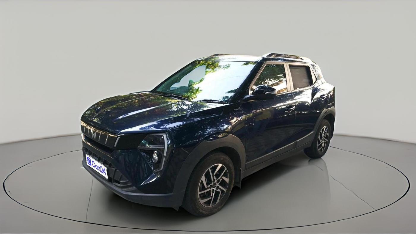 2025 Mahindra XUV 3XO AX5 1.2 L TCMPFI AT, Petrol, Automatic, 16,258 km, exterior