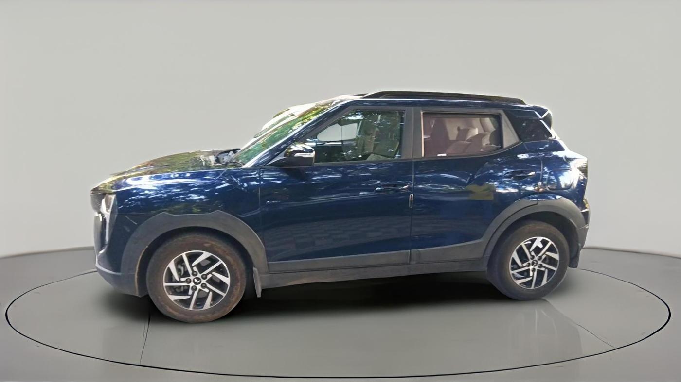 2025 Mahindra XUV 3XO AX5 1.2 L TCMPFI AT, Petrol, Automatic, 16,258 km, exterior
