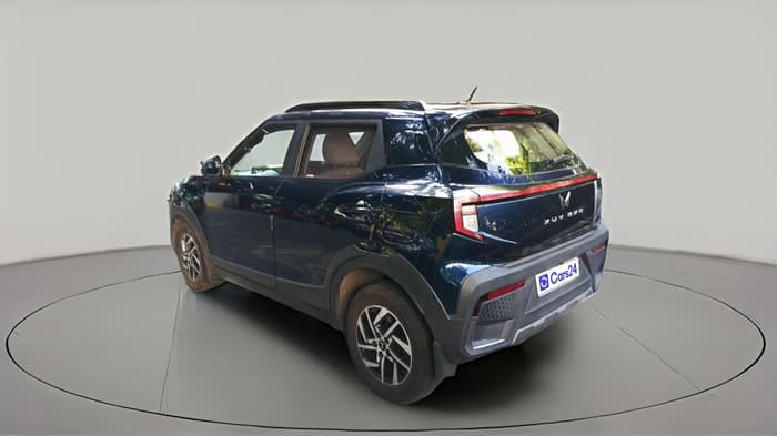 2025 Mahindra XUV 3XO AX5 1.2 L TCMPFI AT, Petrol, Automatic, 16,258 km, exterior