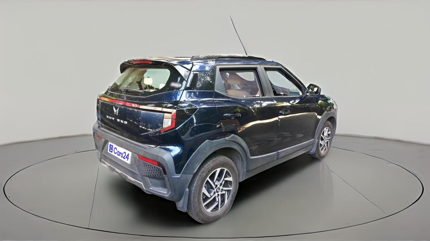 2025 Mahindra XUV 3XO AX5 1.2 L TCMPFI AT, Petrol, Automatic, 16,258 km, exterior
