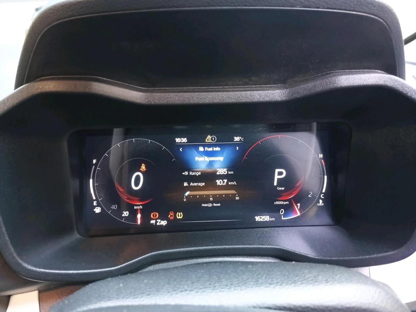2025 Mahindra XUV 3XO AX5 1.2 L TCMPFI AT, Petrol, Automatic, 16,258 km, interior