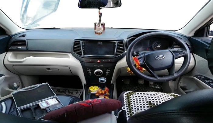 2022 Mahindra XUV300 W4 1.2 PETROL, Petrol, Manual, 1,06,535 km, interior