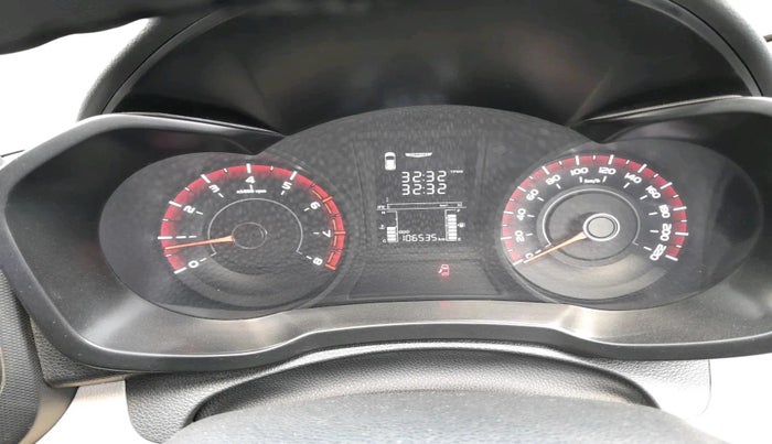 2022 Mahindra XUV300 W4 1.2 PETROL, Petrol, Manual, 1,06,535 km, interior
