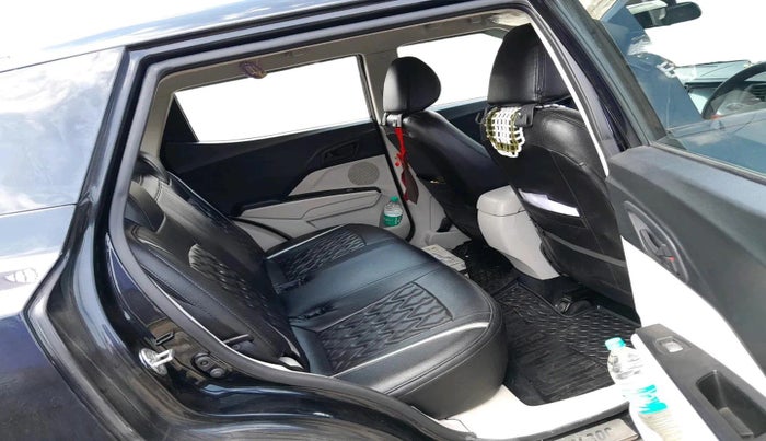 2022 Mahindra XUV300 W4 1.2 PETROL, Petrol, Manual, 1,06,535 km, interior