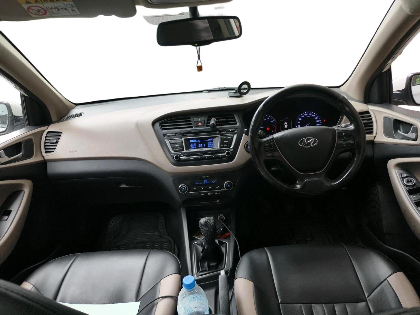 2014 Hyundai Elite i20 ASTA 1.2, Petrol, Manual, 1,21,890 km, interior
