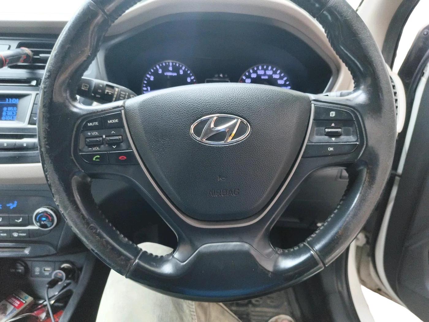 2014 Hyundai Elite i20 ASTA 1.2, Petrol, Manual, 1,21,890 km, interior