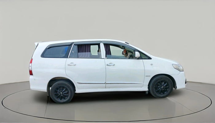 2014 Toyota Innova 2.5 GX 7 STR, Diesel, Manual, 2,29,872 km, exterior