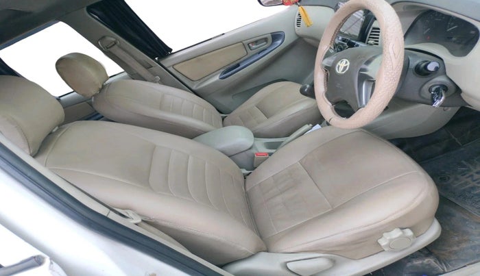 2014 Toyota Innova 2.5 GX 7 STR, Diesel, Manual, 2,29,872 km, interior