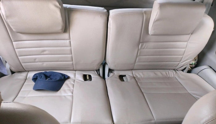 2014 Toyota Innova 2.5 GX 7 STR, Diesel, Manual, 2,29,872 km, interior