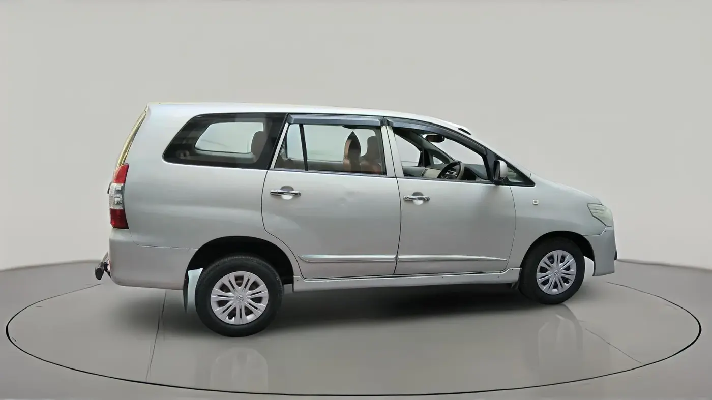 2013 Toyota Innova 2.5 GX 7 STR, Diesel, Manual, 3,99,548 km, exterior