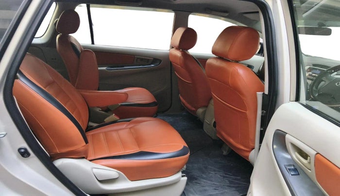 2013 Toyota Innova 2.5 GX 7 STR, Diesel, Manual, 3,99,548 km, interior