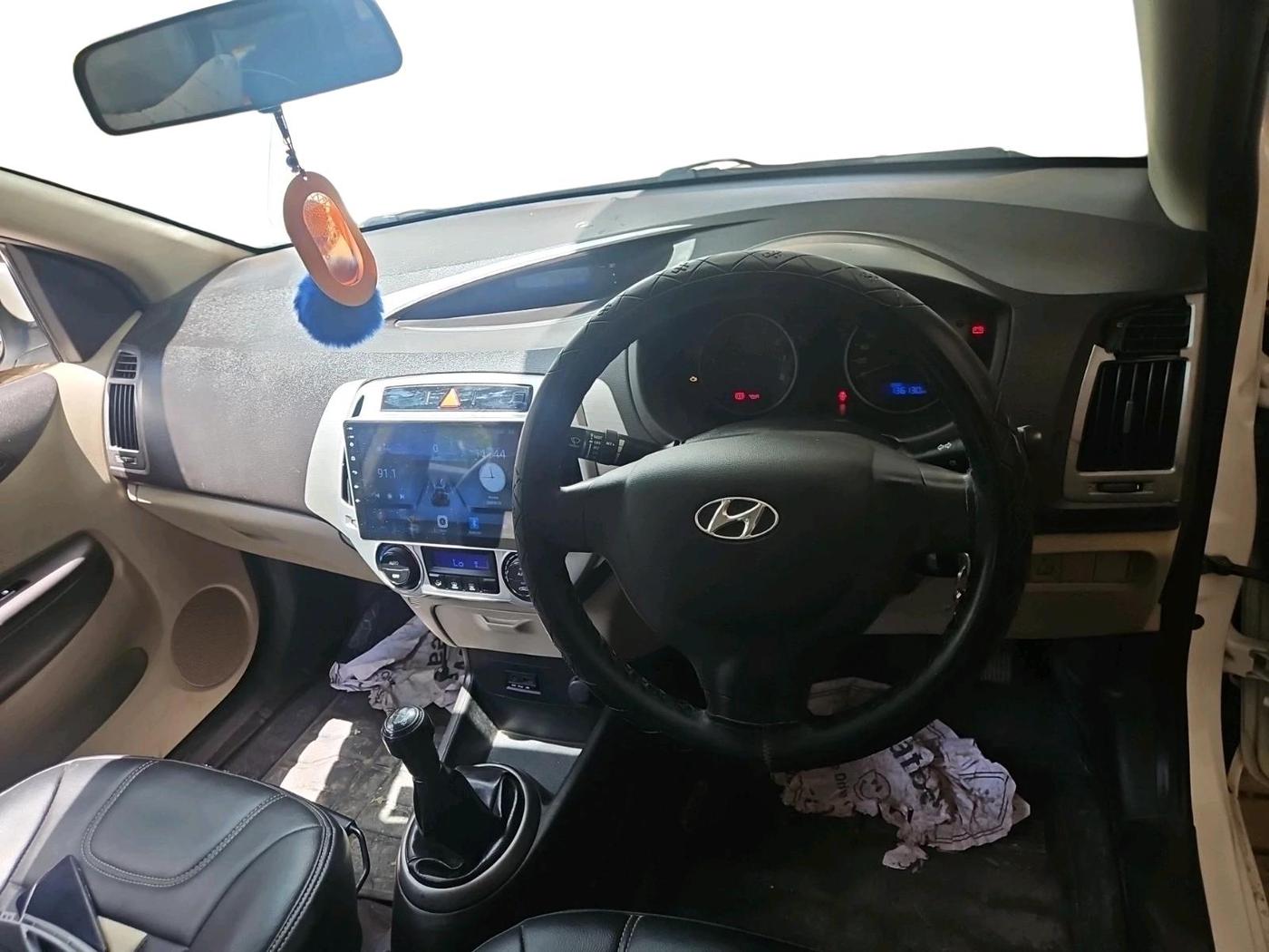 2014 Hyundai i20 MAGNA (O) 1.2, Petrol, Manual, 2,00,000 km, interior