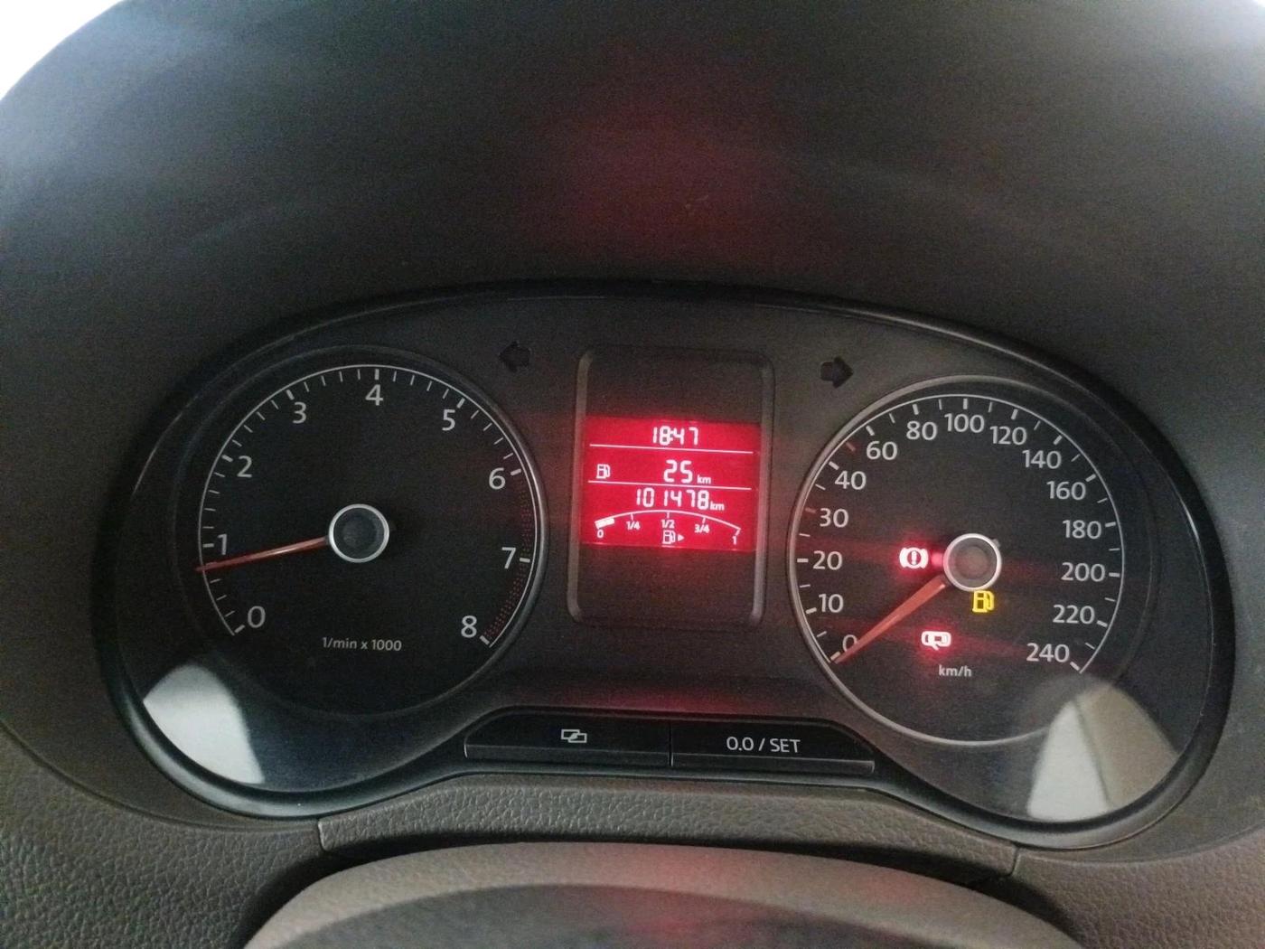 2011 Volkswagen Vento HIGHLINE 1.6 MPI, Petrol, Manual, 1,01,477 km, interior