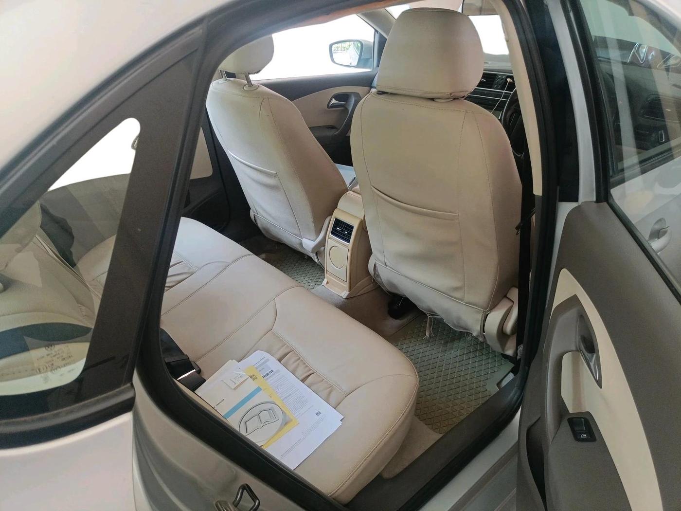 2011 Volkswagen Vento HIGHLINE 1.6 MPI, Petrol, Manual, 1,01,477 km, interior