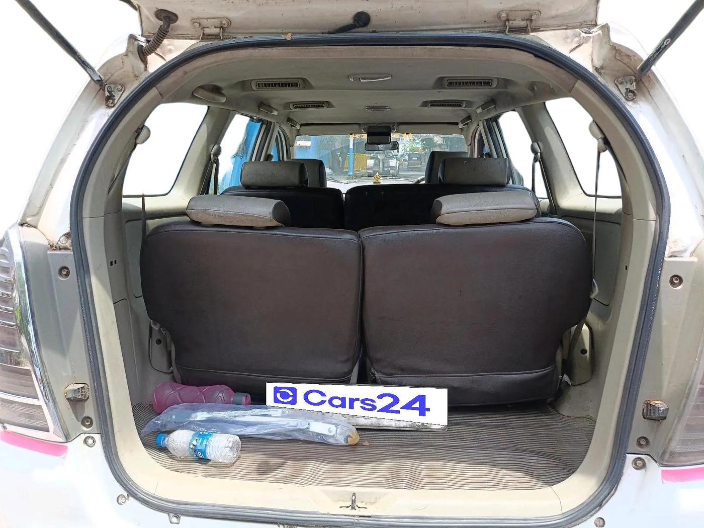 2011 Toyota Innova 2.5 G4 8 STR, Diesel, Manual, 4,81,651 km, exterior